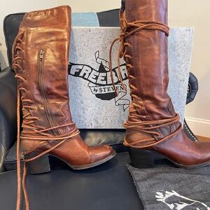 Gorgeous boots ! Free Bird by Steve Madden
